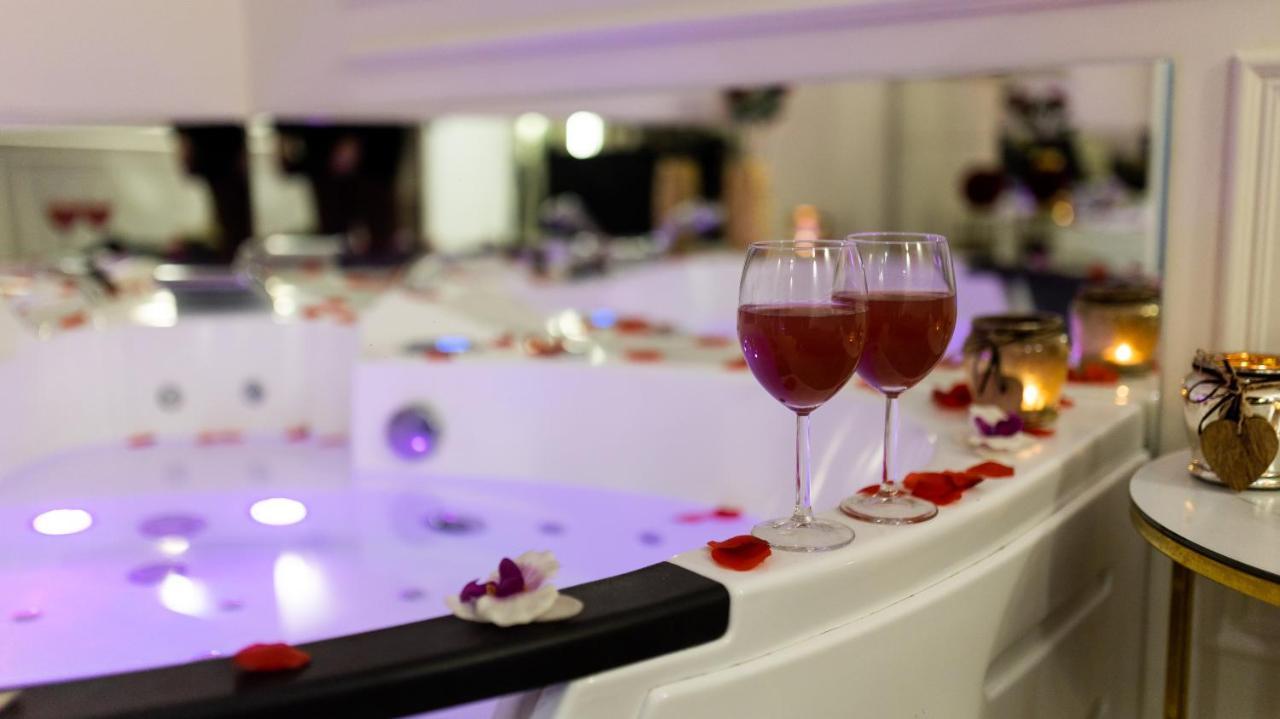 Studio Spa Bath